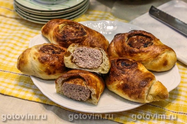 Булочка-плетенка с котлетой