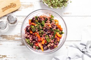 Салат из киноа со свеклой