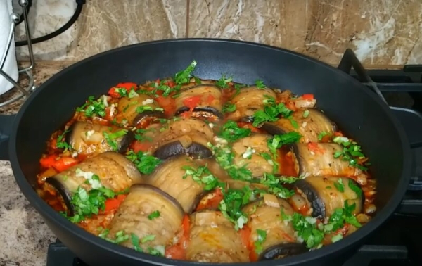 Баклажаны с фаршем: так вкусно, что пальчики оближешь. Шикарное блюдо для семейного ужина или праздничного стола Баклажаны с фаршем: так вкусно, что пальчики оближешь. Шикарное блюдо для семейного ужина или праздничного стола