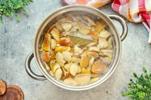 Маринованные белые грибы