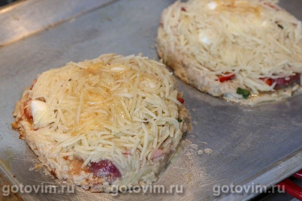 Свинина «Медвежья лапа» с начинкой из сладкого перца с чили и моцареллой Свинина «Медвежья лапа» с начинкой из сладкого перца с чили и моцареллой