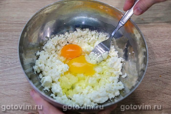 Творожная запеканка с бананами и манкой в микроволновке