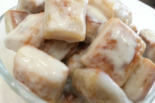 Слоеное печенье в креме из сливок и сгущенки Слоеное печенье в креме из сливок и сгущенки