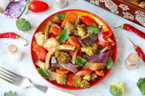 Овощное рагу с брокколи и баклажанами Овощное рагу с брокколи и баклажанами