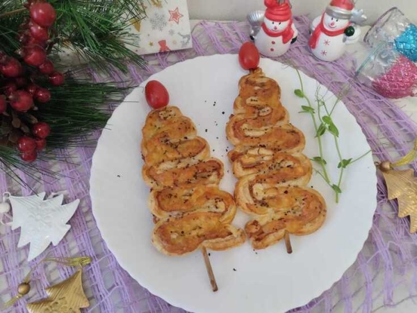 Закусочные елочки с беконом и сыром Закусочные елочки с беконом и сыром