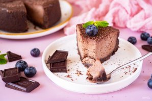 Шоколадный чизкейк с выпечкой