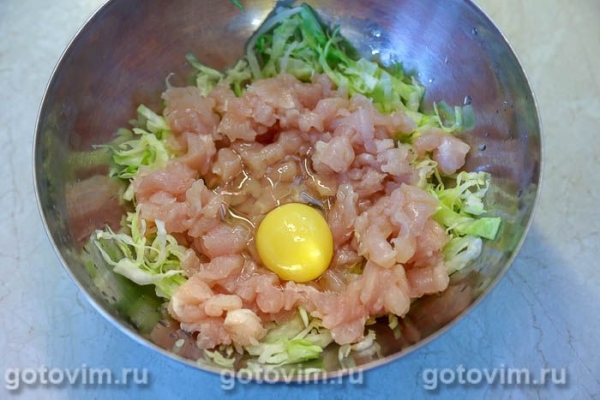 Куриные рубленые котлеты с молодой капустой