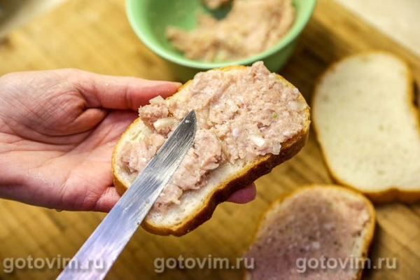 Горячие бутерброды с фаршем на сковороде Горячие бутерброды с фаршем на сковороде