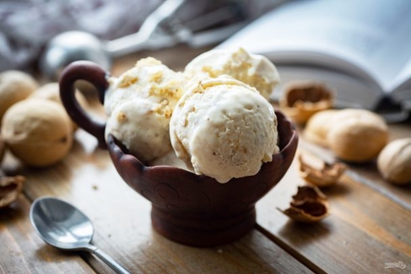 Мороженое с грецким орехом Мороженое с грецким орехом
