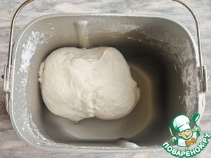 Батон с ветчиной, чесноком и зеленью