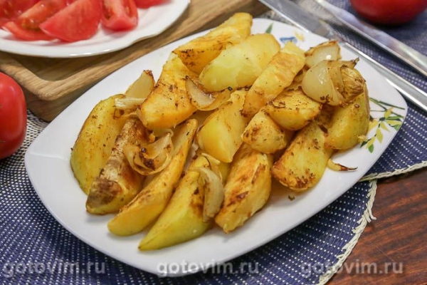 Картофель в духовке, запеченный с чили, чесноком и пряностями Картофель в духовке, запеченный с чили, чесноком и пряностями