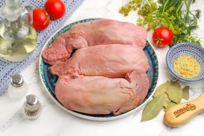 Язык свиной отварной