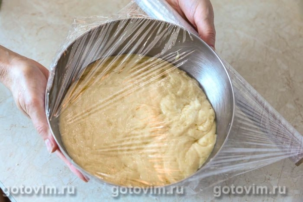 Кулич с начинкой крем-манго, белого шоколада и сливок Кулич с начинкой крем-манго, белого шоколада и сливок