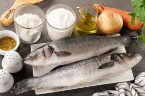 Тушеная рыба в сметанном соусе