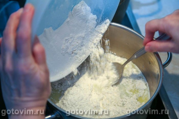 Рулет Карпатка из заварного теста с кремом и джемом