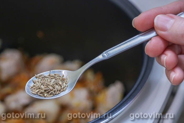 Плов со свининой, нутом и черносливом в мультиварке