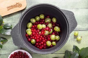 Варенье из крыжовника и красной смородины