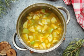 Суп-пюре из кабачков на мясном бульоне Суп-пюре из кабачков на мясном бульоне