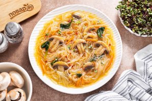 Суп с фунчозой и шампиньонами Суп с фунчозой и шампиньонами