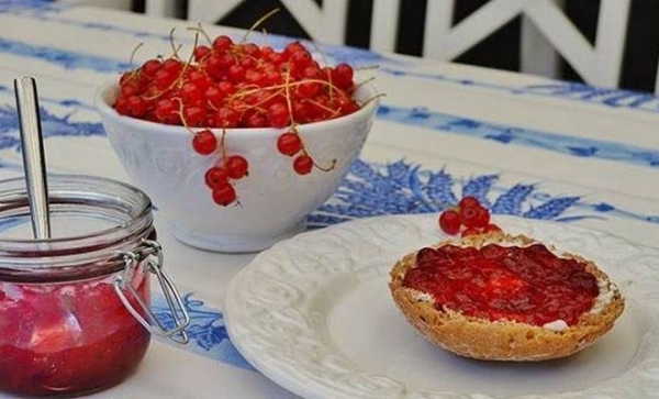 Джем из красной смородины с имбирем и корицей