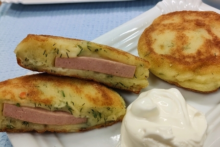 Картофельные зразы с колбасой