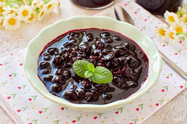 Варенье "Пятиминутка" из черной смородины Варенье "Пятиминутка" из черной смородины