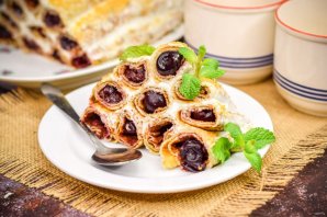 Блины с вишней в сметанном креме Блины с вишней в сметанном креме