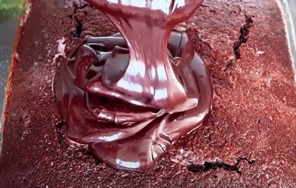 Шоколадный торт мечты без лишних затрат: 1 яйцо, минимум ингредиентов и восторг с каждого кусочка Шоколадный торт мечты без лишних затрат: 1 яйцо, минимум ингредиентов и восторг с каждого кусочка