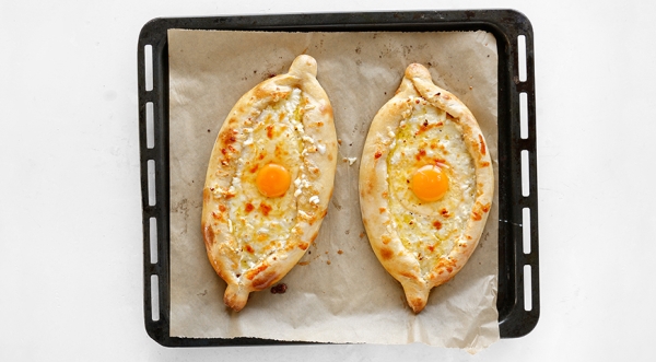 Хачапури лодочка по-аджарски с яйцом, пошаговый рецепт с фото на 1858 ккал