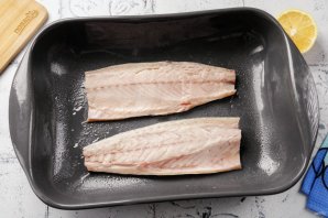 Скумбрия запечённая с сыром и майонезом