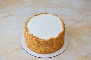 Медовик с клубникой и сметанным кремом Медовик с клубникой и сметанным кремом