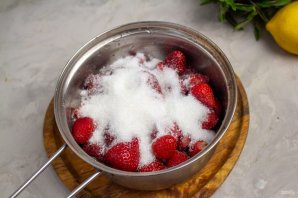 Варенье из клубники с лимоном и мятой Варенье из клубники с лимоном и мятой