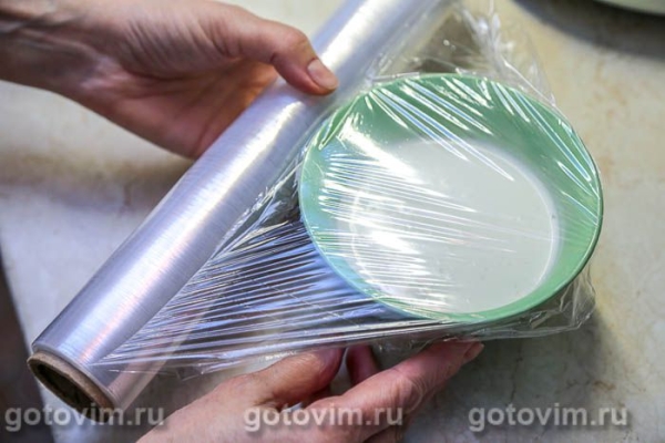 Куриные бедра с сырным соусом горгонзола и грецкими орехами