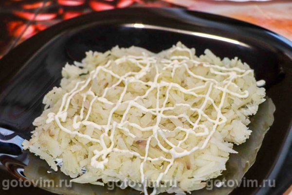 Салат «Сугробы» с курицей, яйцом и сыром Салат «Сугробы» с курицей, яйцом и сыром