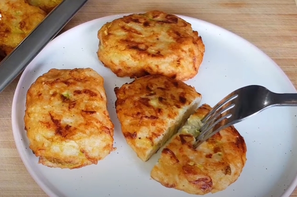 Готовлю летом вместо обычных котлет. Жареные кабачки со вкусом мяса. Готовлю летом вместо обычных котлет. Жареные кабачки со вкусом мяса.