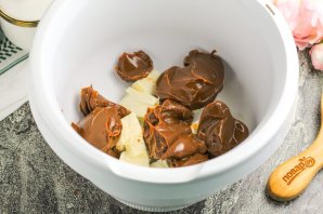 Шоколадный торт с кремом из вареной сгущенки Шоколадный торт с кремом из вареной сгущенки