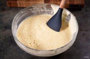 Шарлотка с яблоками и корицей