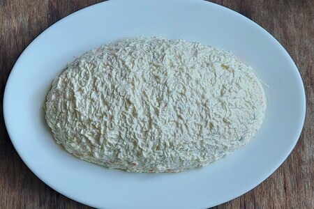 Салат с печенью трески и оливками