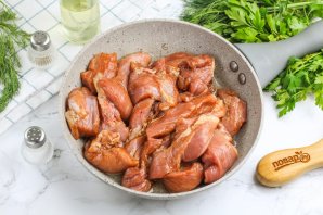 Свиная лопатка на сковороде Свиная лопатка на сковороде