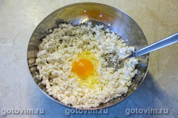 Сырники с изюмом, тушенные с медом и сметаной Сырники с изюмом, тушенные с медом и сметаной