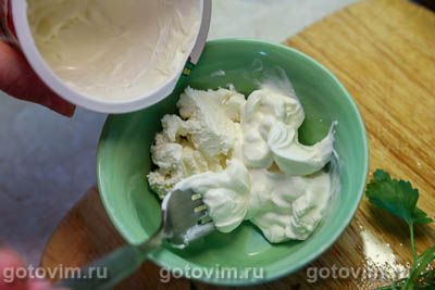 Рулетики из свинины с солеными огурцами и морковью под сырной корочкой  Рулетики из свинины с солеными огурцами и морковью под сырной корочкой