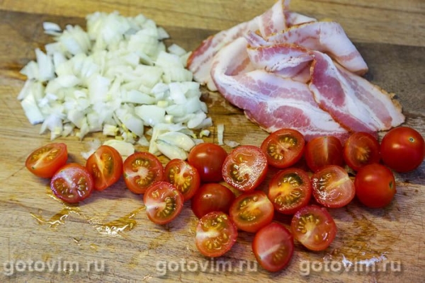 Куриные бедра, запеченные с беконом, помидорами и сыром моцарелла Куриные бедра, запеченные с беконом, помидорами и сыром моцарелла