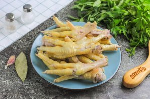 Закуска из куриных лапок Закуска из куриных лапок