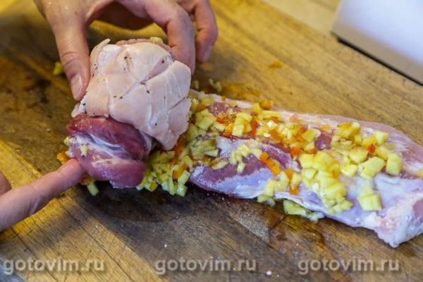 Рулет из свиной грудинки  с манго и перцем чили Рулет из свиной грудинки  с манго и перцем чили