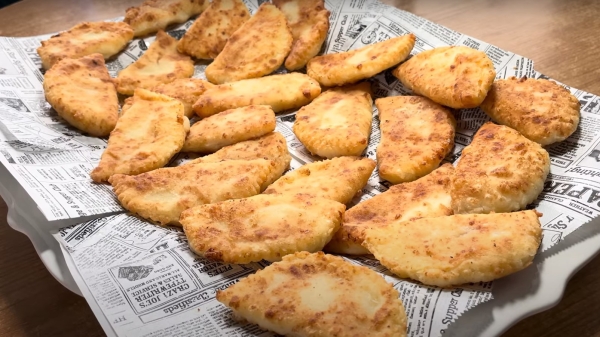 Мини-чебуреки на творожном тесте. Простой и вкусный рецепт Мини-чебуреки на творожном тесте. Простой и вкусный рецепт