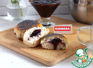 Маковые булочки с протёртой черникой
