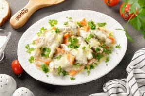 Тушеная рыба в сметанном соусе