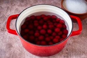 Варенье из алычи с косточками