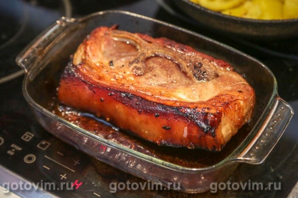 Свинина, запеченная в маринаде из соевого соуса и кунжутного масла Свинина, запеченная в маринаде из соевого соуса и кунжутного масла