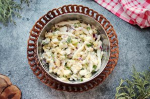 Салат с картофелем и консервированными кальмарами Салат с картофелем и консервированными кальмарами